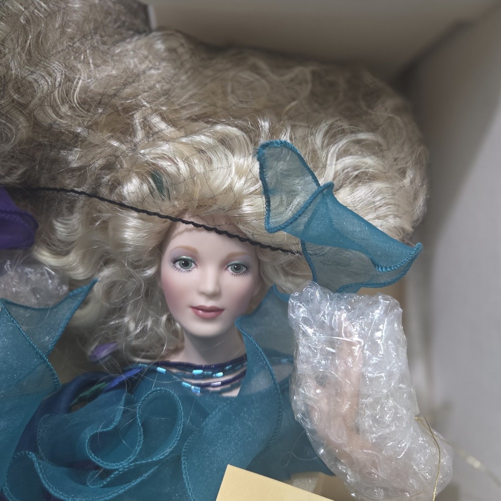 Franklin Mint Heirloom Paulina Princess of the Pearl Porcelain Mermaid Doll NIB